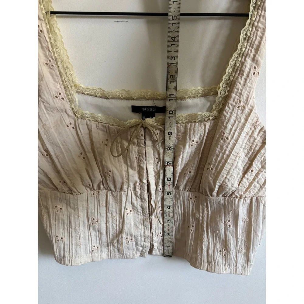 Forever 21 Eyelet Lace Trim Crop Top Tan Cream Cottagecore Hook & Eye Large